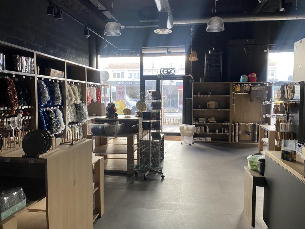 Location local commercial 120 m² non divisibles