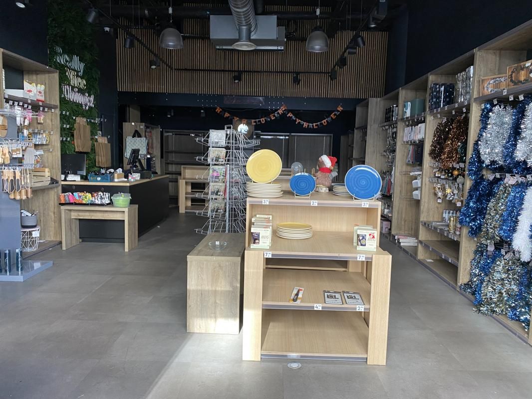 Location local commercial 120 m² non divisibles