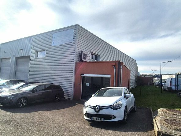 Location local d''activites 323 m² non divisibles