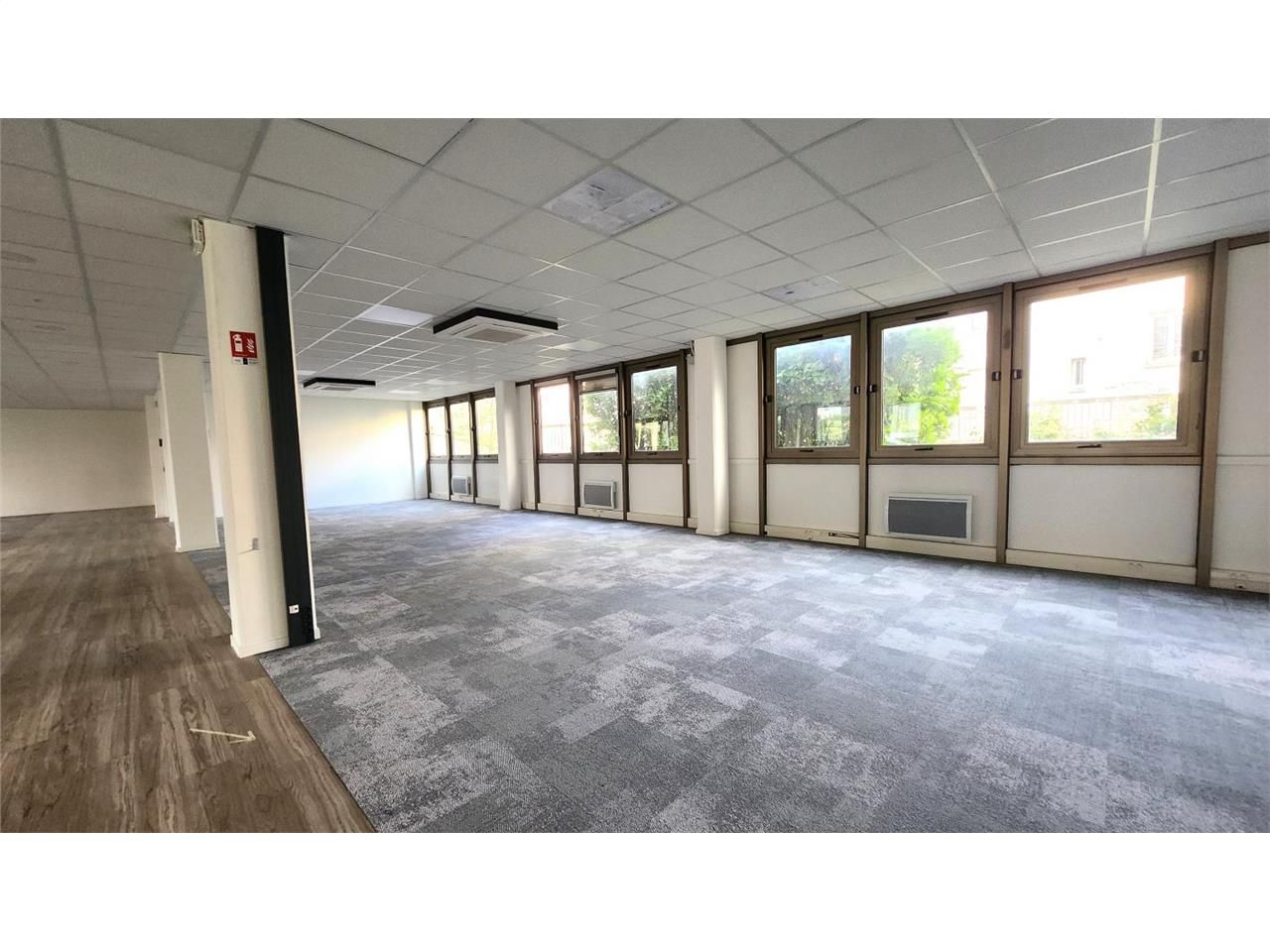 Location bureaux 273 m² non divisibles