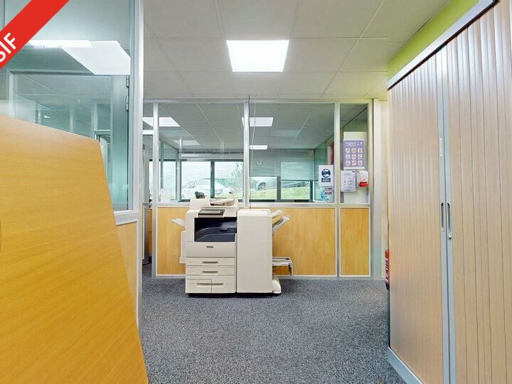 Valoris Real Estate vous propose en exclusivité à la vente un ensemble de bureaux idéalement situés sur la commune de Lissieu, au sein d'un environnement professionnel dynamique et accessible.