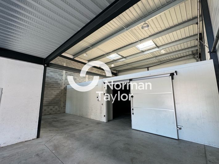 Location local d''activites 315 m² non divisibles