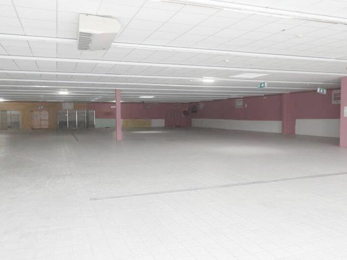 1490 m² dispo à La neuvillette