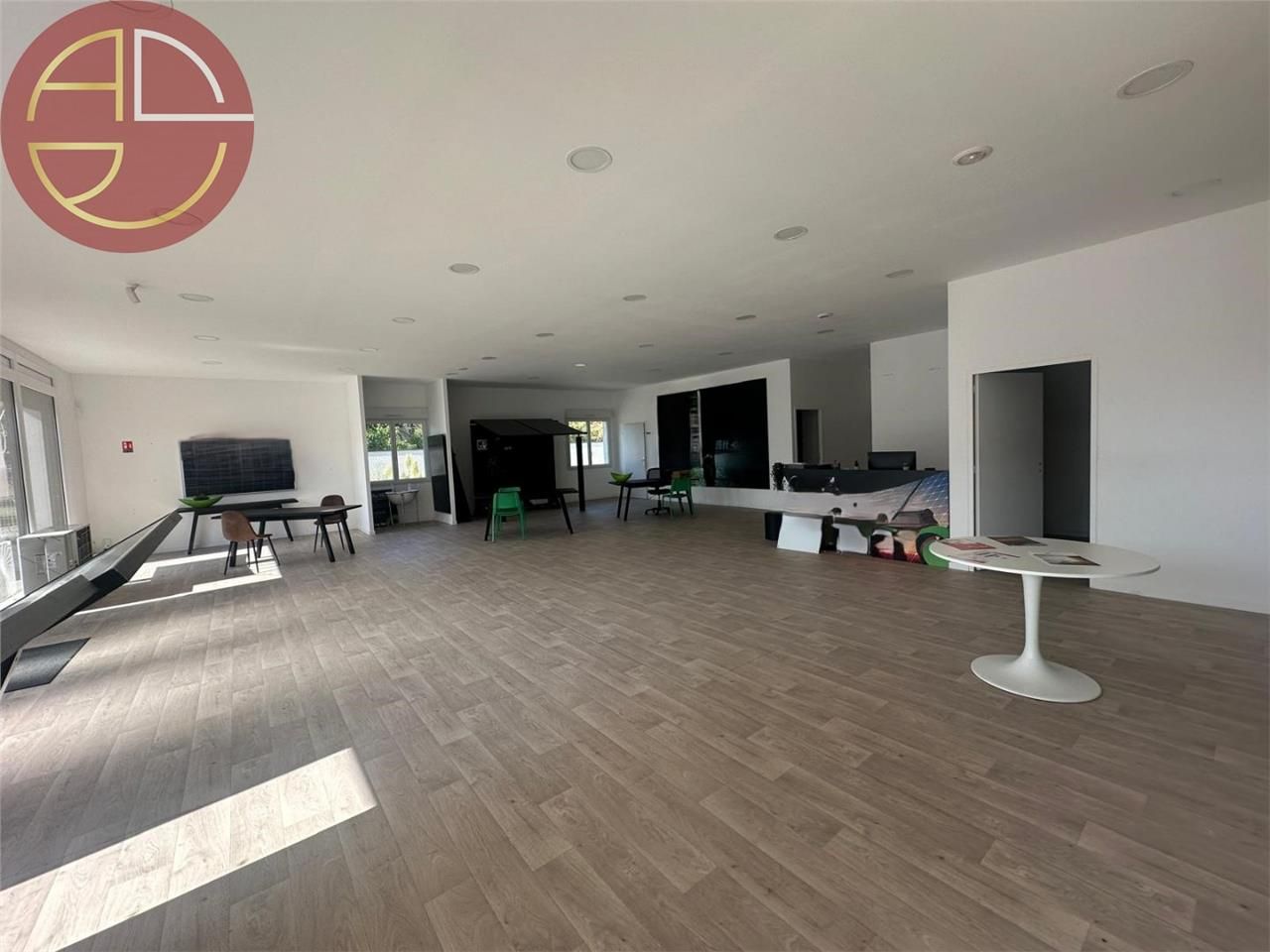 Location local commercial 504 m² à CORNEBARRIEU