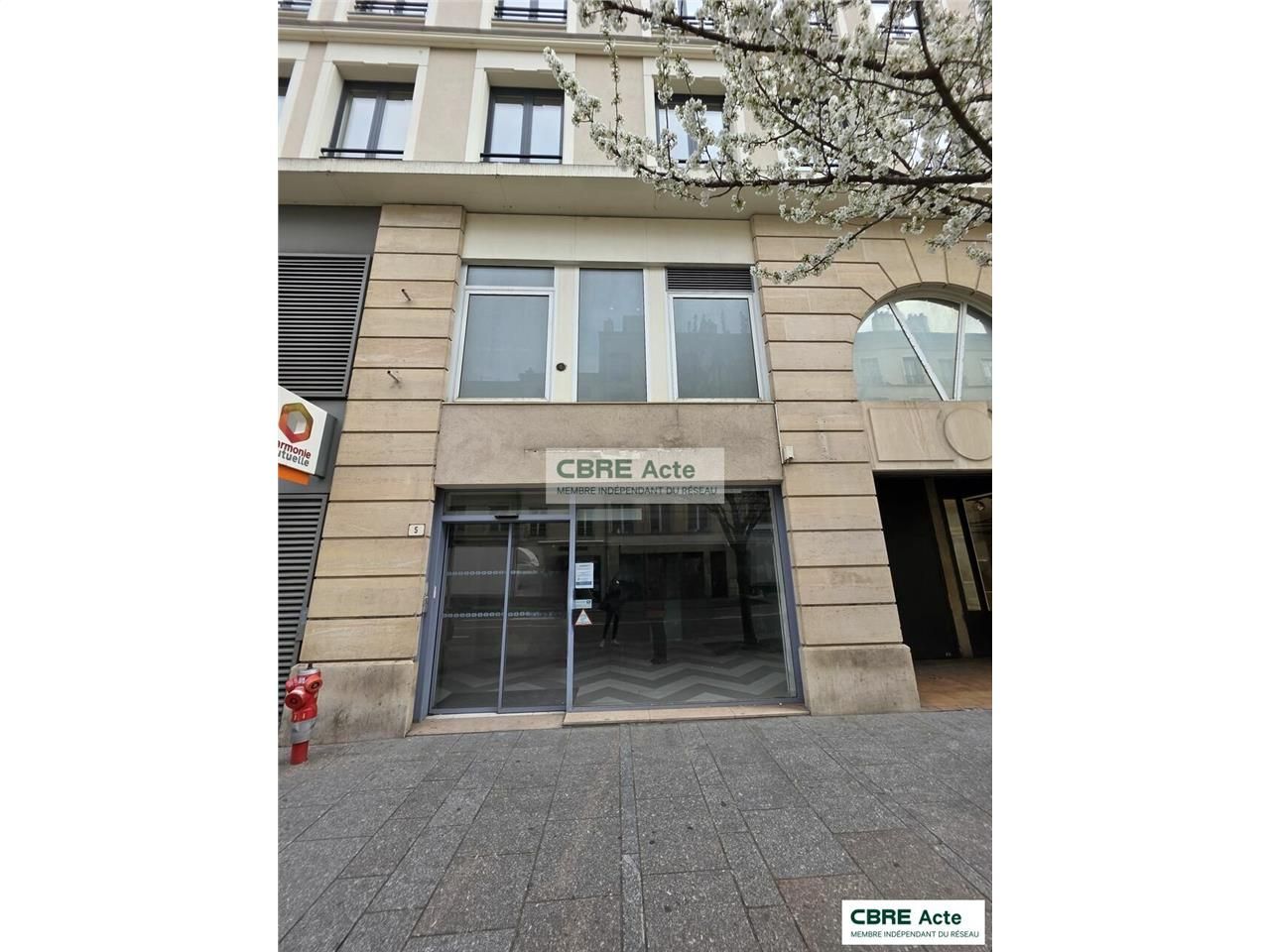 Location local commercial 155 m² non divisibles