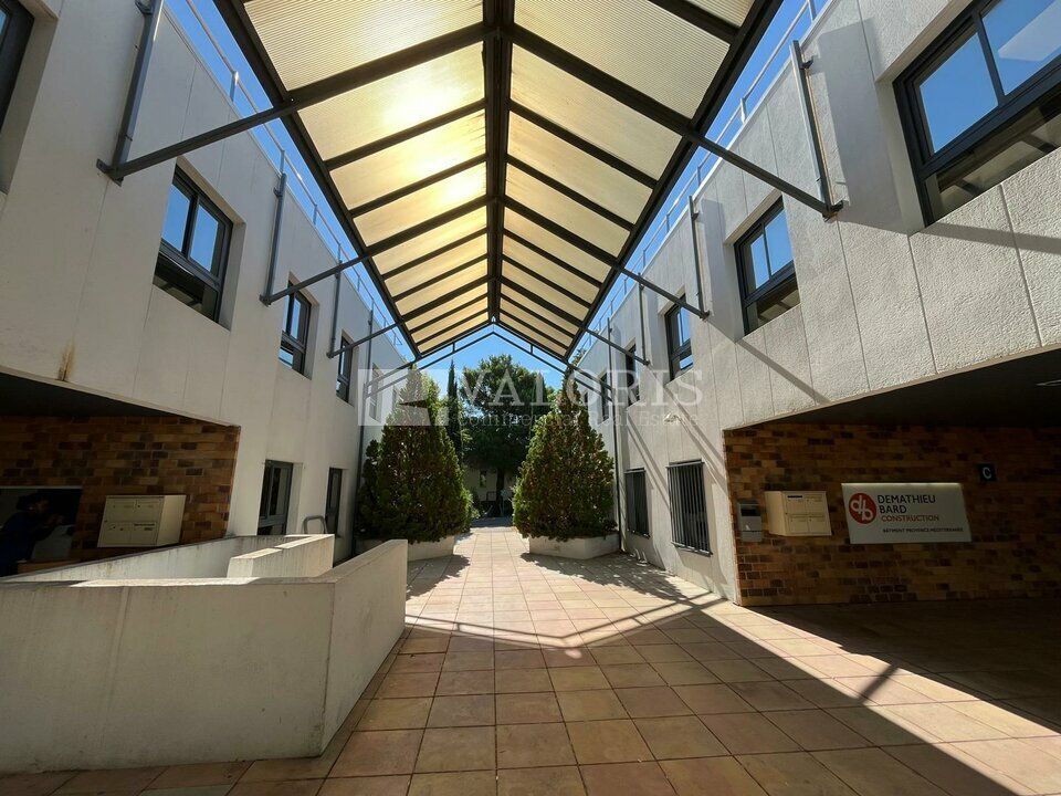 Location bureaux 608 m² divisibles à partir de 135 m²