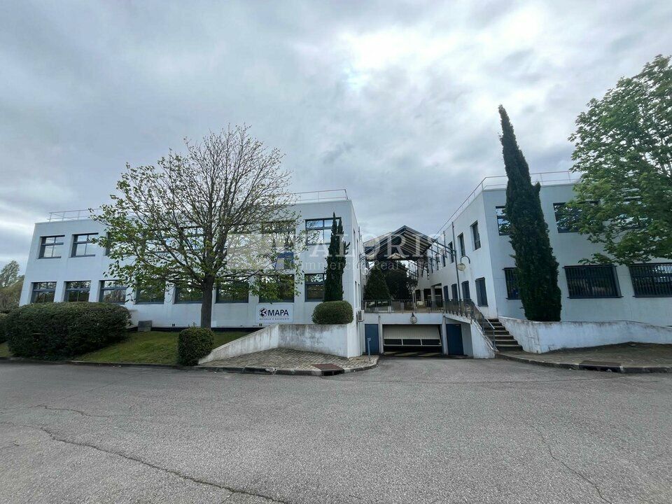 VALORIS MEDITERRANEE vous propose, à la location, des surfaces de bureaux au coeur de la zone des Milles et à proximité immédiate des axes stratégiques. Excellente visibilité.