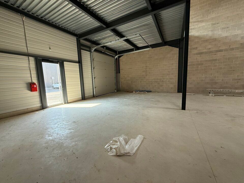 Vente local d''activites 332 m² non divisibles