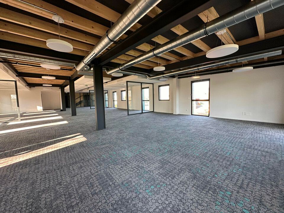 1383 m² pour ce bureaux en location à Wettolsheim