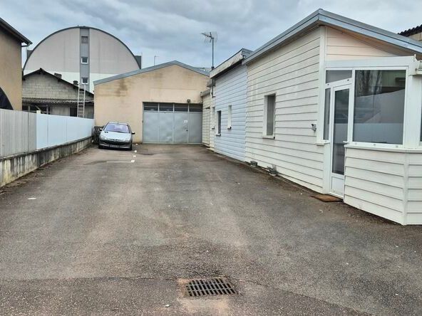 Location local d''activites 241 m² non divisibles