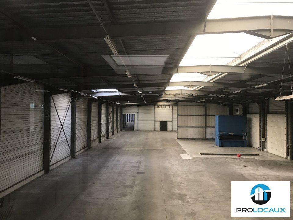 Location local d''activites 3300 m² non divisibles