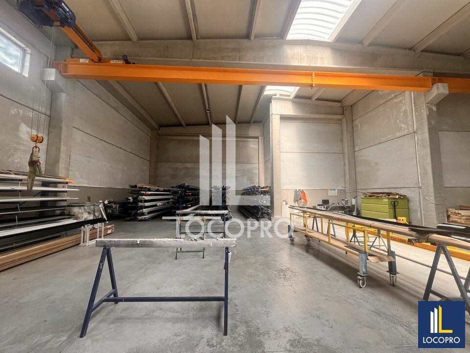 Activité/Entrepôt à vendre - 4392 m²