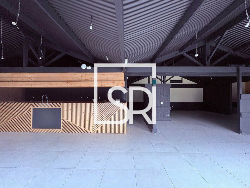 LOCATION LOCAL COMMERCIAL AVEC VITRINE ET TERRASSE - 385 M² - CLERMONT FERRAND NORD 63100