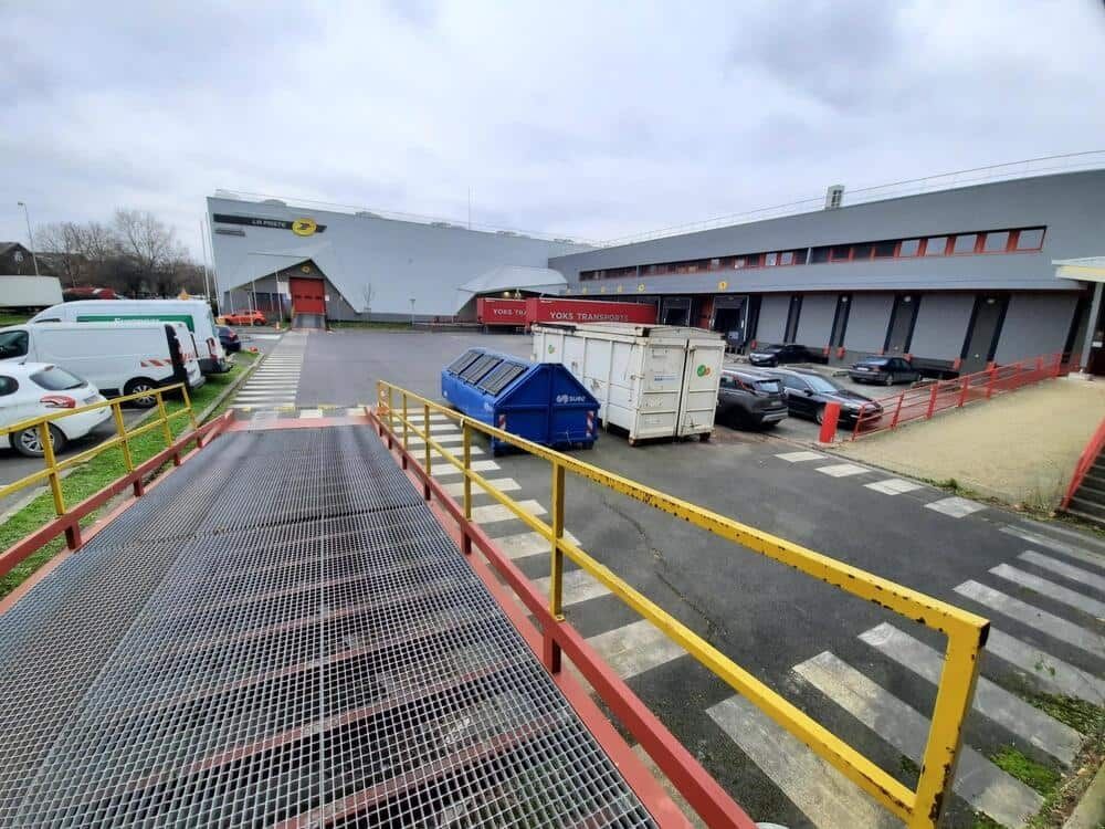 Location entrepôts 10531 m² non divisibles