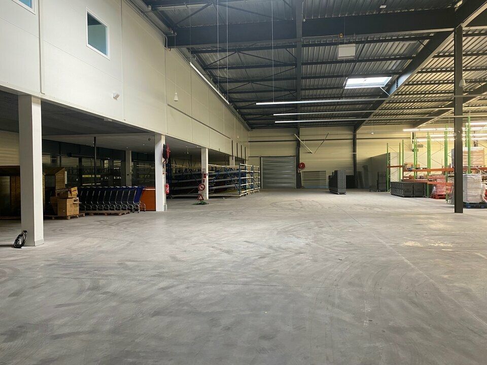 Location entrepôts 814 m² divisibles à partir de 592 m²