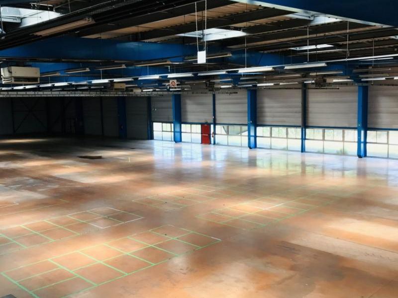 Location entrepôts 2300 m² non divisibles