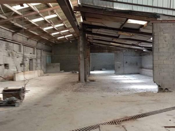 Vente entrepôts 1100 m² non divisibles