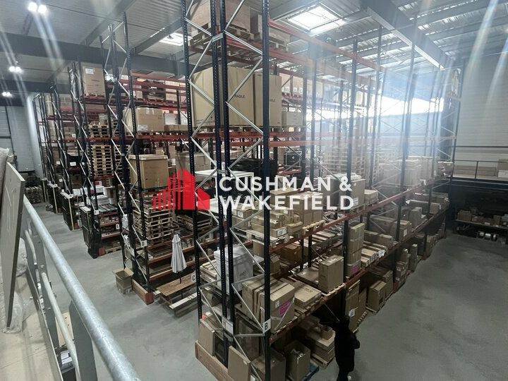 Location local d''activites 1158 m² non divisibles