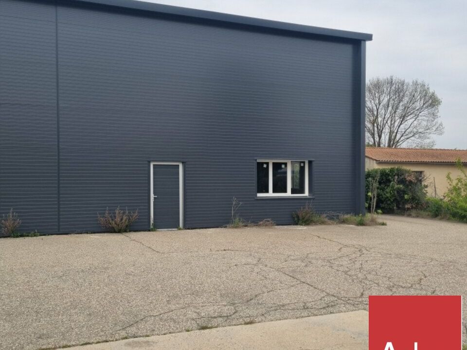 Location local d''activites 400 m² non divisibles