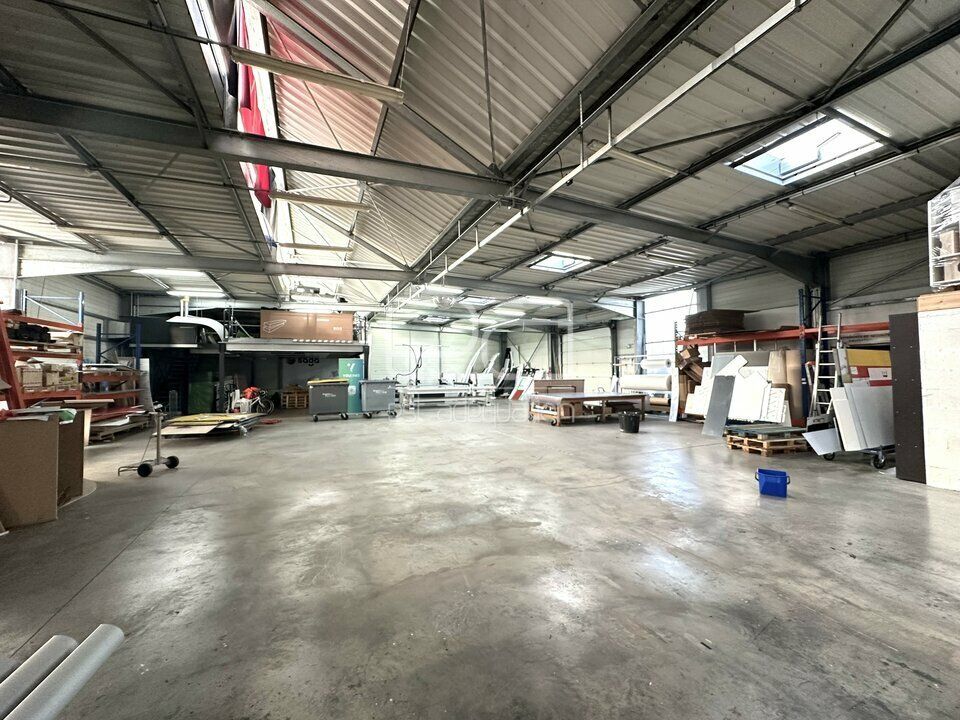 Location local d''activites 916 m² divisibles à partir de 500 m²