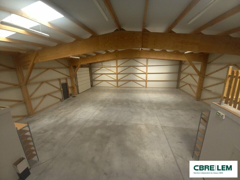 Location local d''activites 621 m² non divisibles