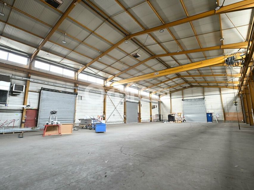 Location local d''activites 2140 m² non divisibles