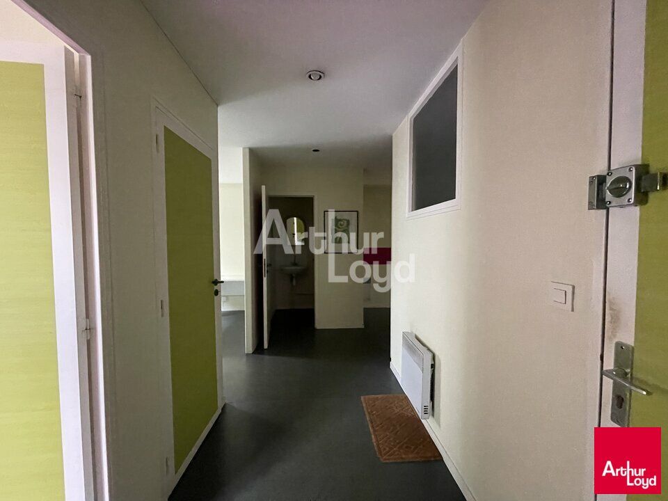 RENNES ST HELIER - BUREAUX A LOUER - 102 M² - A RENOVER