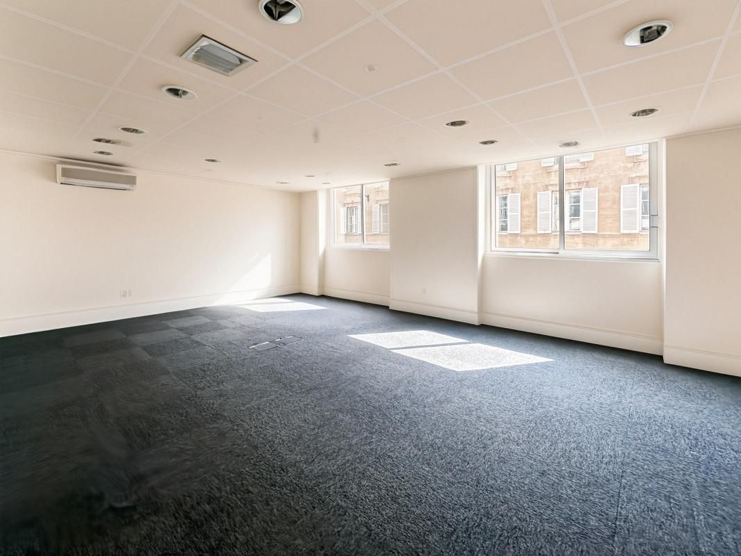 Location bureaux 275 m² non divisibles