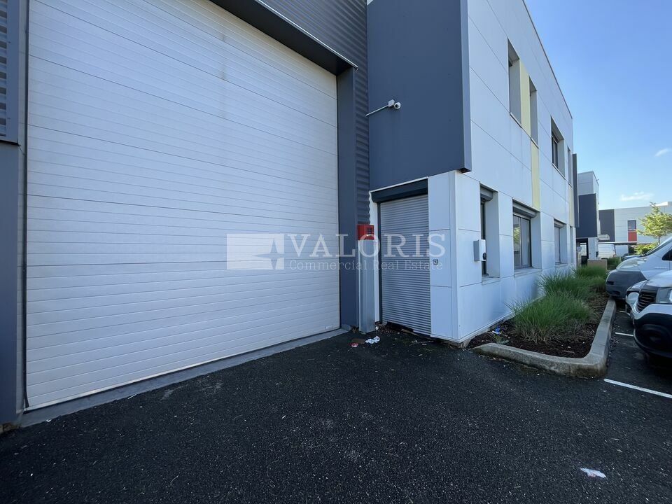 Location local d''activites 300 m² non divisibles