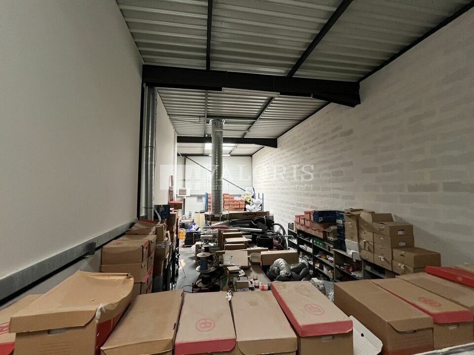 300 m² pour ce local d'activites en location à Saint fons