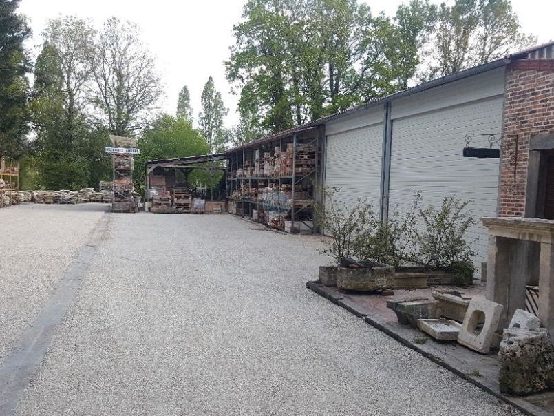 Vente local 600 m² à COULLONS