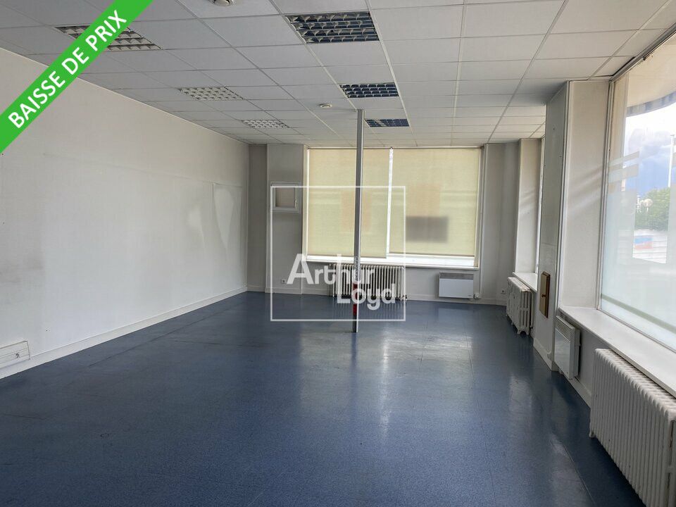 Belle surface d'angle sur Axe Passant