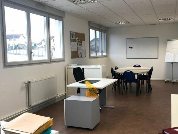 Location entrepôts 1050 m² non divisibles