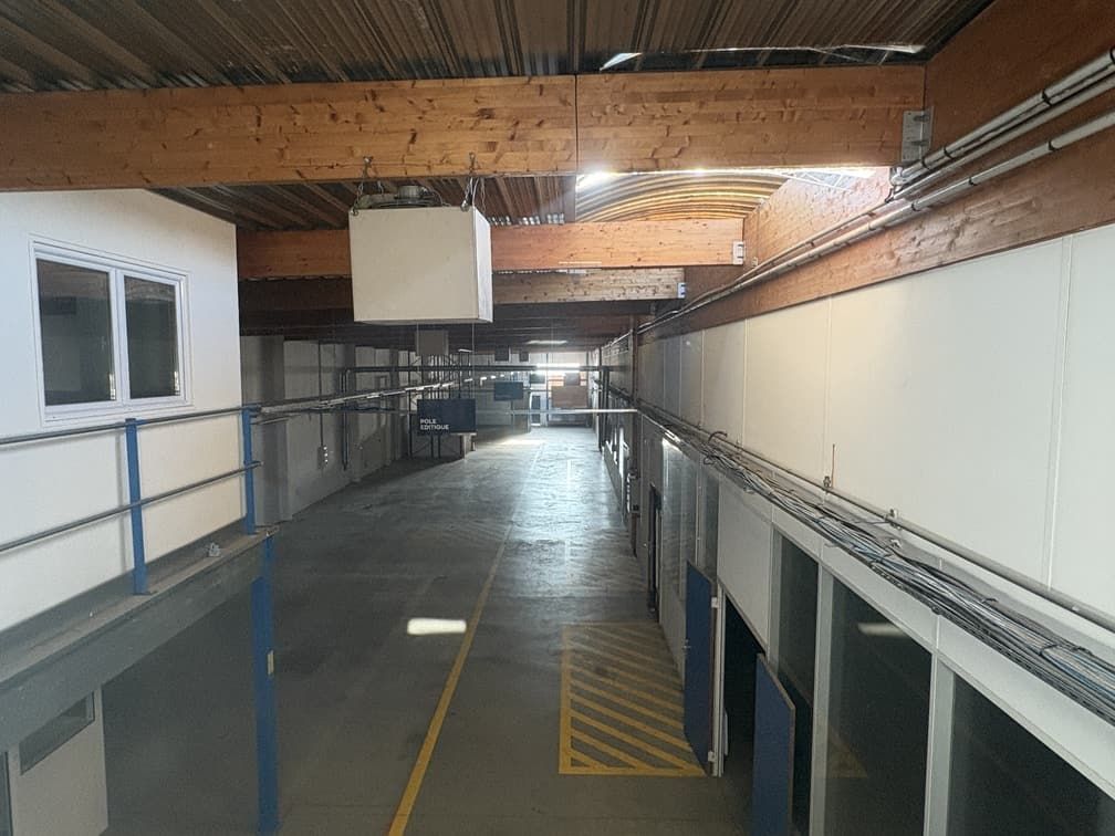 Location entrepôts 1326 m² non divisibles