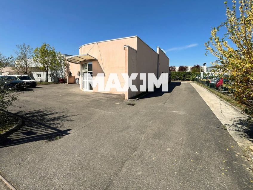 Location local d''activites 317 m² non divisibles