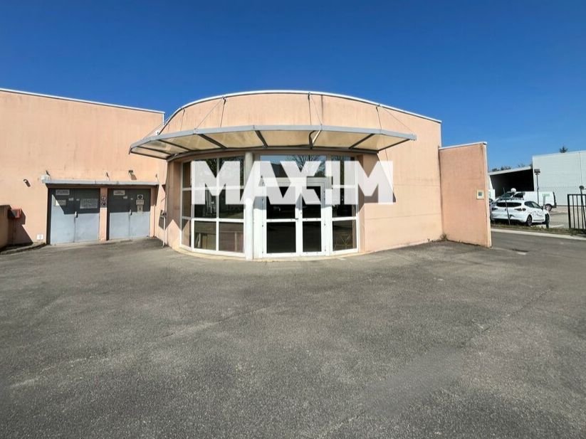 À la croisée de trois communes dynamiques : votre futur local professionnel vous attend !