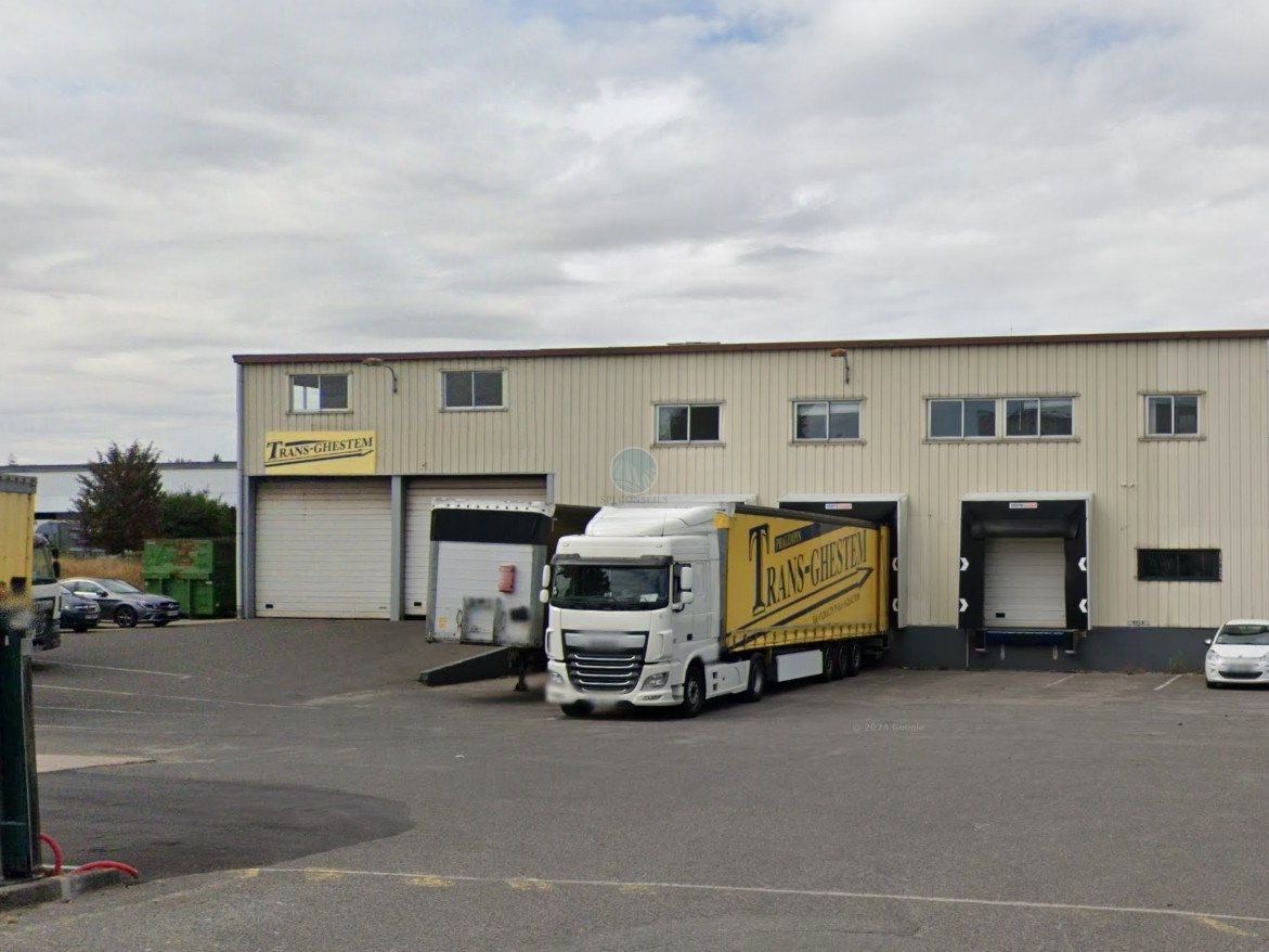 Location local 1250 m² à ORMES