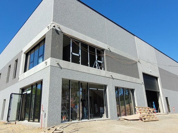 Location local d''activites 1358 m² divisibles à partir de 498 m²