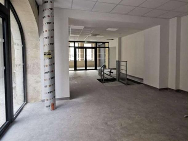 Location local commercial 50 m² non divisibles