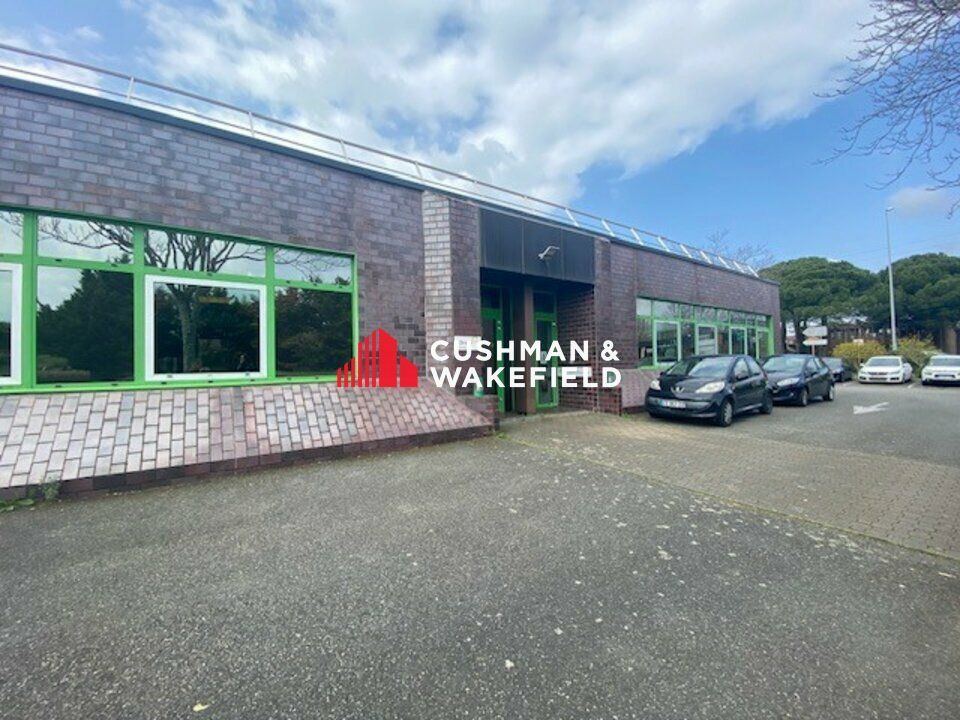 Location local d''activites 296 m² non divisibles