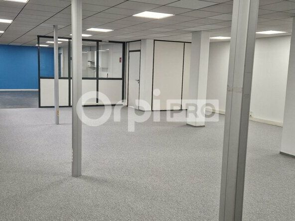 BUREAUX A VENDRE OU A LOUER - VILLEURBANNE - IMMÉDIATEMENT 