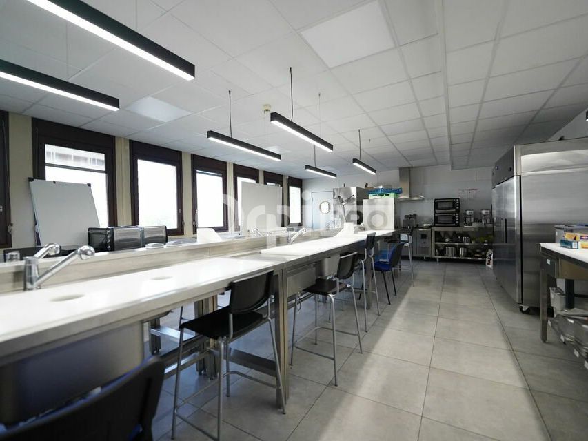 Location bureaux 300 m² non divisibles