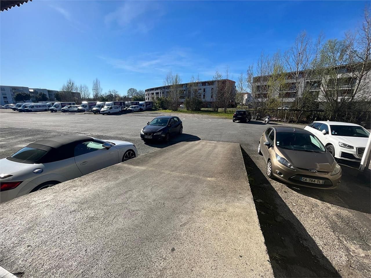 Location local 210.00 m² à BEGLES