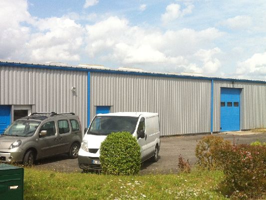 Location entrepôts 450 m² non divisibles