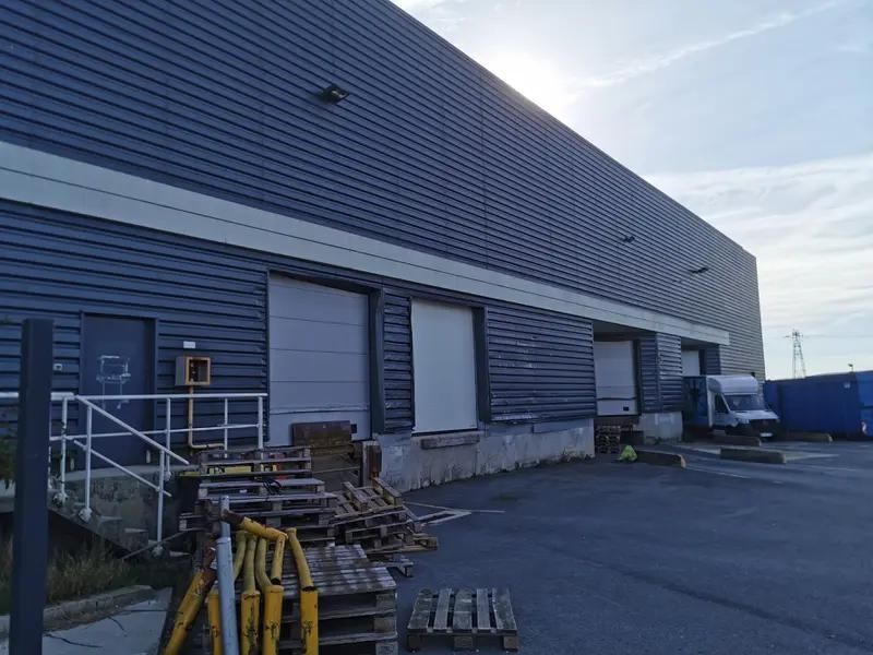 Vente entrepôts 3200 m² non divisibles