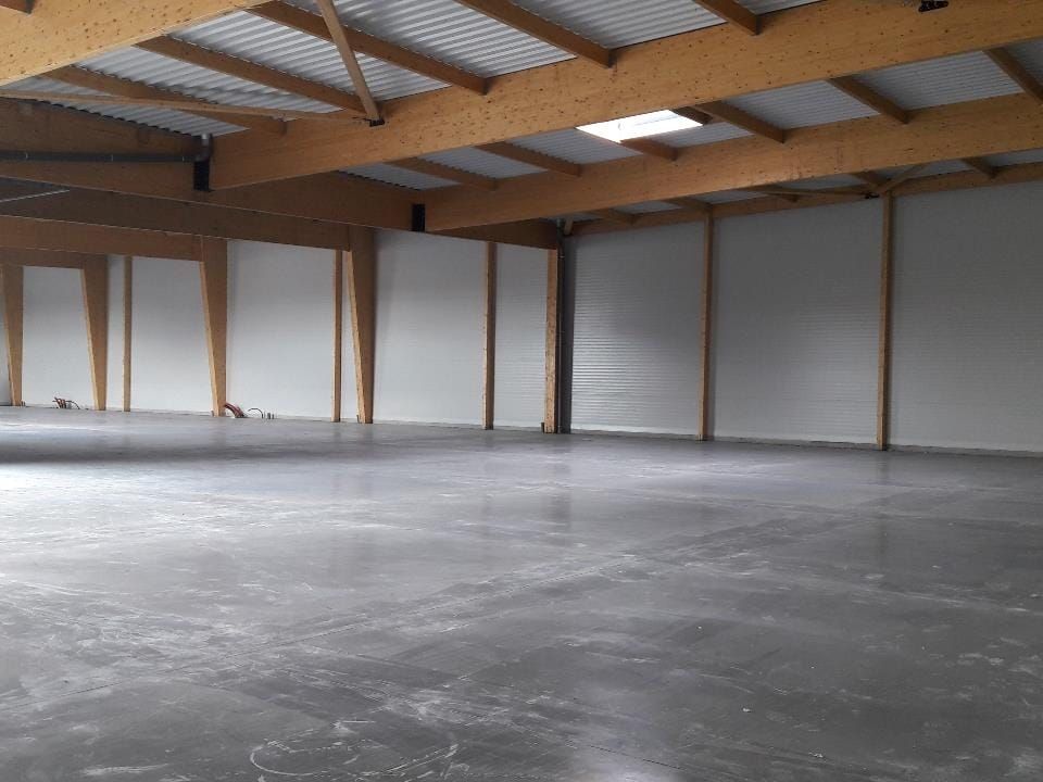 Location entrepôts 1080 m² non divisibles