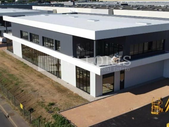 Location local d''activites 1940 m² divisibles à partir de 909 m²