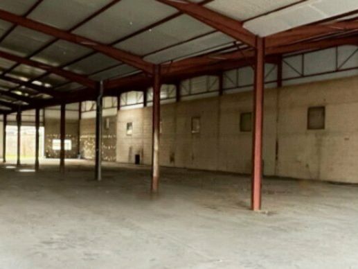 Valoris Real Estate vous propose à la vente un local d'activités rénové sur la commune de Belleville, au Nord du département du Rhône, couloir majeur de circulation notamment pour l'axe Paris-Lyon.