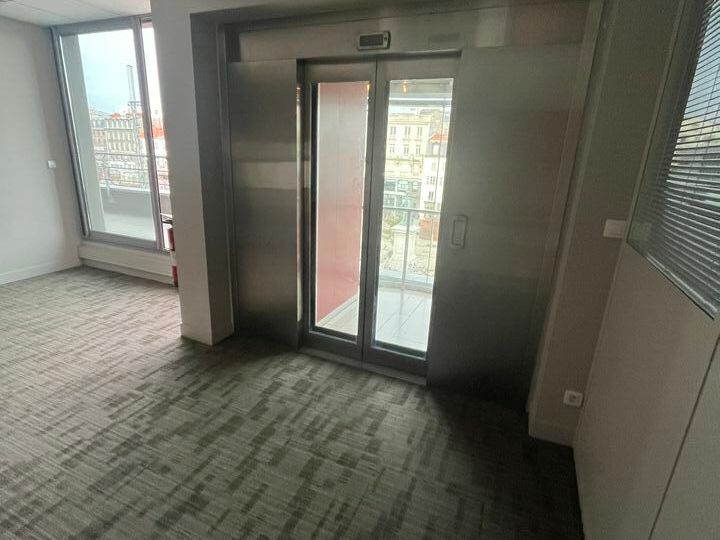 A LOUER Bureaux Jaude 268 m² terrasse R+4
