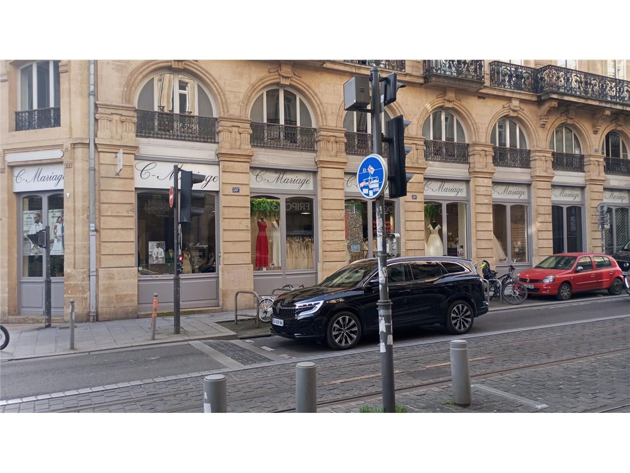 Location local commercial 200.00 m² à BORDEAUX